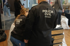 PCPR apreende 77 fardos de embalagens falsificadas em ação no Batel, em Curitiba