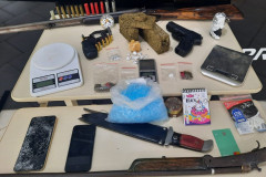 PCPR prende dois homens e apreende armas e drogas em Arapoti 