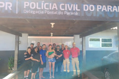 Policial Civil salva bebe que estava engasgado em Pontal do Paraná  O policial civil Rodrigo Madeira Azambuja, desengasgou nesta quinta-feira (25), um bebe de 15 dias de vida que estava engasgado em Pontal do Paraná, no Litoral do Estado, durante o Verão Maior Paraná.  https://www.policiacivil.pr.gov.br/Noticia/Policial-Civil-salva-bebe-que-estava-engasgado-em-Pontal-do-Parana