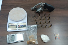 PCPR prende homem homem em flagrante por tráfico de drogas e apreende arma de fogo em Cascavel 