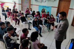 PCPR realiza palestra educativa sobre cyberbullying em um centro de convivência no Tatuquara