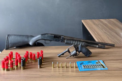 PCPR prende homem em flagrante com armas e munições em Campo Mourão