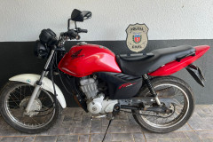 PCPR recupera motocicleta furtada e prende homem por receptação em Mangueirinha