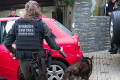 PCPR prende casal e apreende armas, munições e equipamentos durante operação em Curitiba