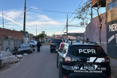 Forças de segurança apreendem mais de 20 celulares e produtos clandestinos durante operação em Curitiba