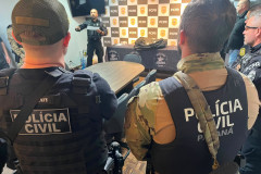 PCPR prende 11 pessoas em operação contra grupo voltado ao narcotráfico e lavagem de dinheiro no bairro Cajuru 