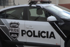 Além da diminuição do número de “vazadas” – ação em que os criminosos derramam a carga dos caminhões para furto – os assaltos aos caminhoneiros caíram 54%. A queda é resultado de ações conjuntas da Polícia Civil do Paraná (PCPR) com demais forças de segurança, em parceria com os Portos do Paraná e empresas portuárias.