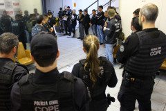 Operação Lei e Ordem: PCPR cumpre mandados judiciais contra policiais militares envolvidos em crimes de homicídio na Capital