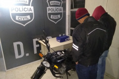 PCPR recupera moto furtada e prende suspeitos de receptação em Campo Largo