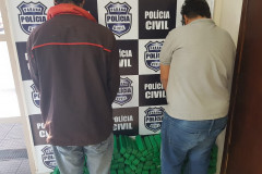 PCPR prende dois por tráfico e aprende quase 100 kg de maconha em Foz do Iguaçu