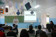 PCPR ministra palestra de prevenção às drogas em Ribeirão do Pinhal