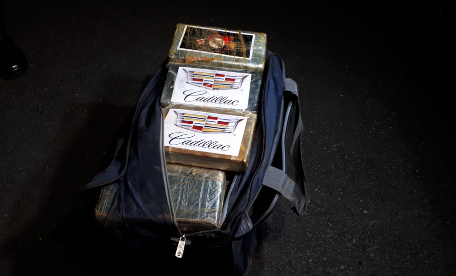 Drogas apreendidas dentro de uma mala