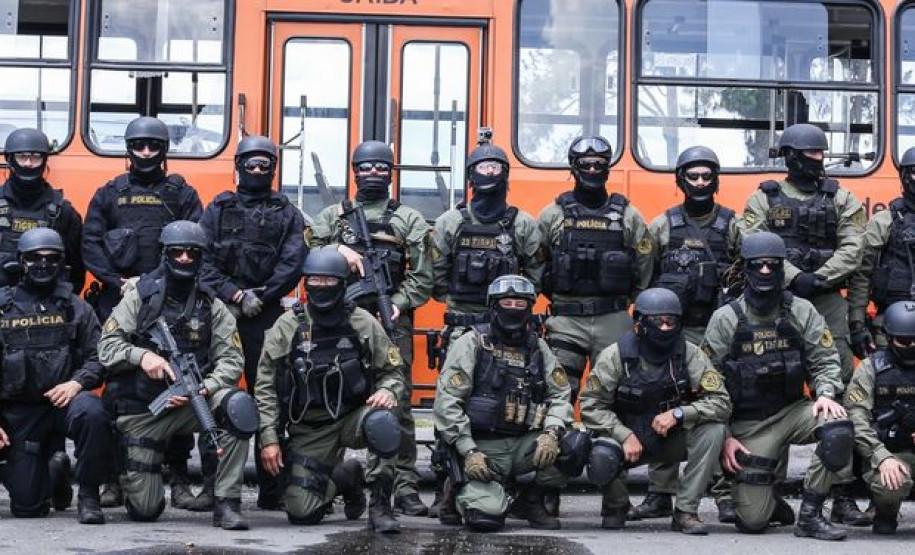 Policiais em treinamento