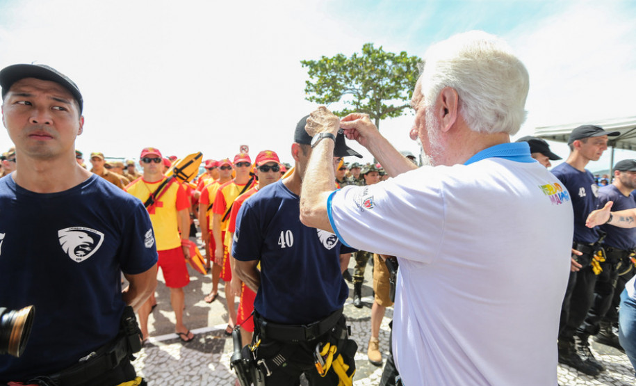 Vice governador cumprimenta policial civil