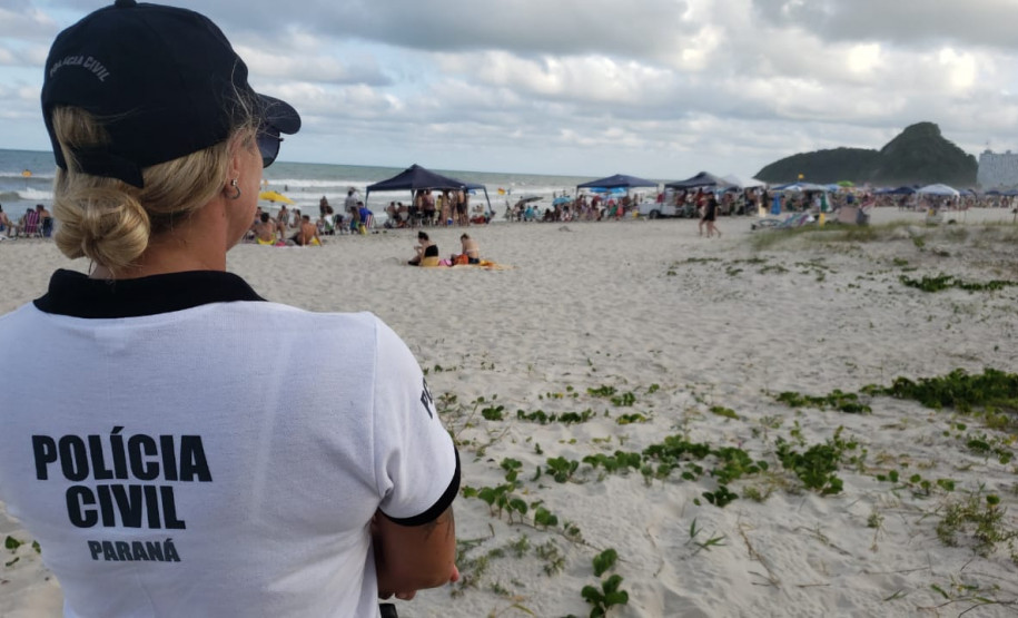 Policial Civil trablahando no litoral