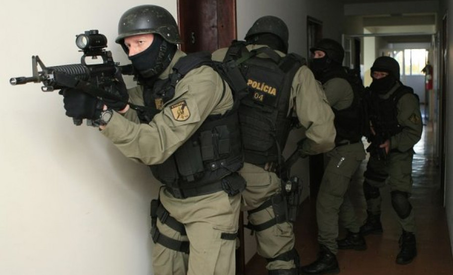 Policiais em treinamento