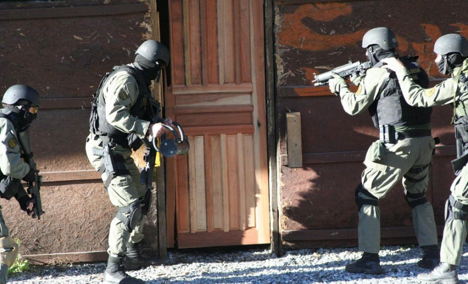 Policiais em treinamento