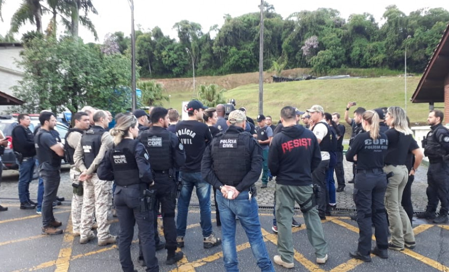 Policiais fazem reunião de trabalho para operação em Paranaguá