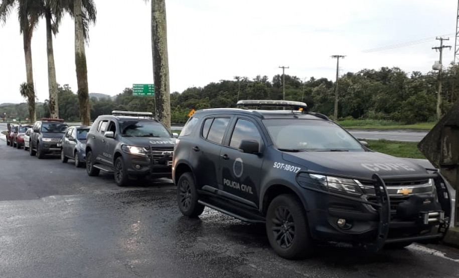 Viaturas da PCPR nas ruas de Paranaguá