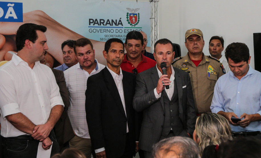 Delegado-geral adjunto da PCPR falando durante solenidade de inauguração da Delegacia Cidadã de Paranaguá