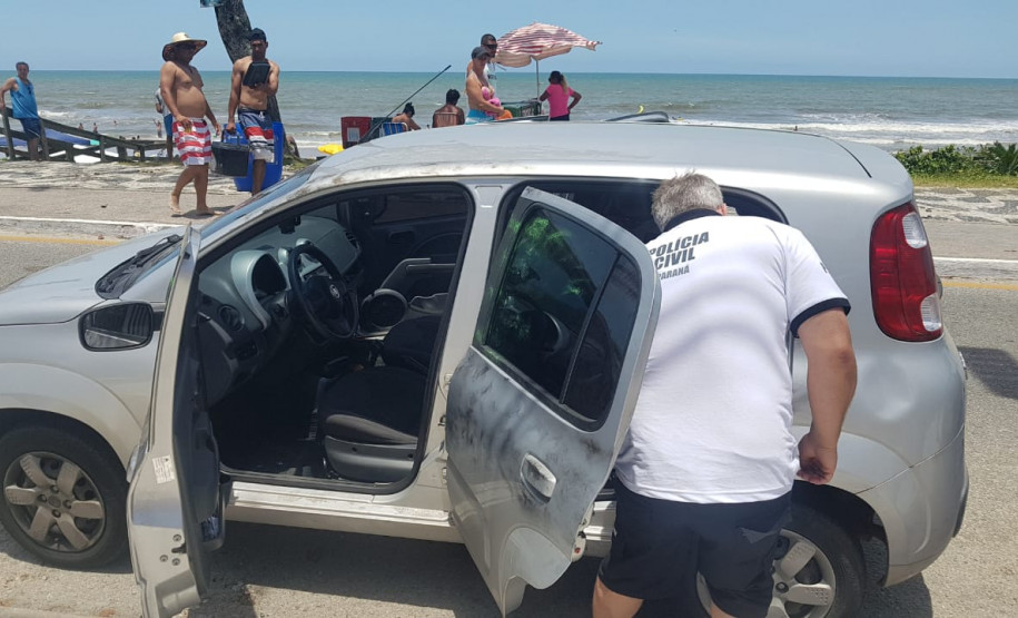 Perícia realizada no veículo o qual os objetos furtados foram encontradados