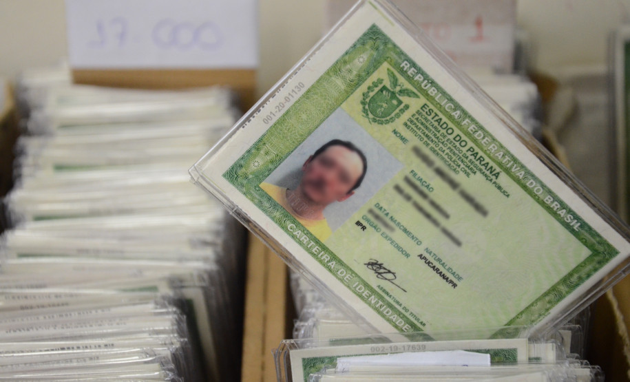 Frente do novo modelo de RG