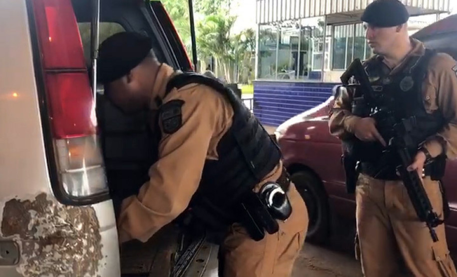 Policiais militares em ação na Costa Oeste