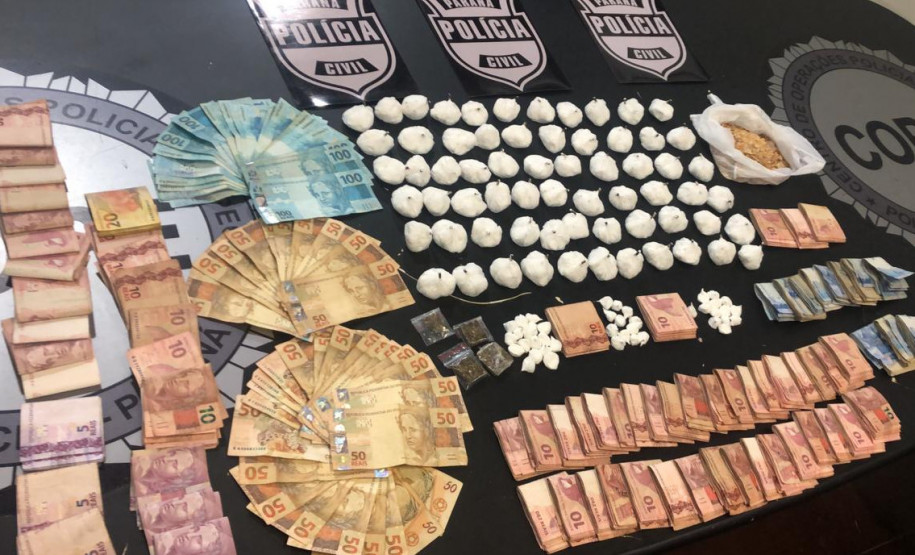 Drogas e dinheiro apreendidos em operação