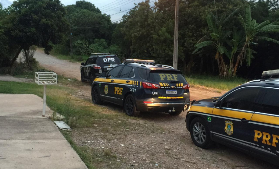 Viaturas da PCPR e PRF