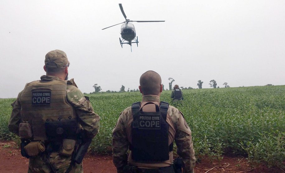 Policiais civis em operação na Costa Oeste