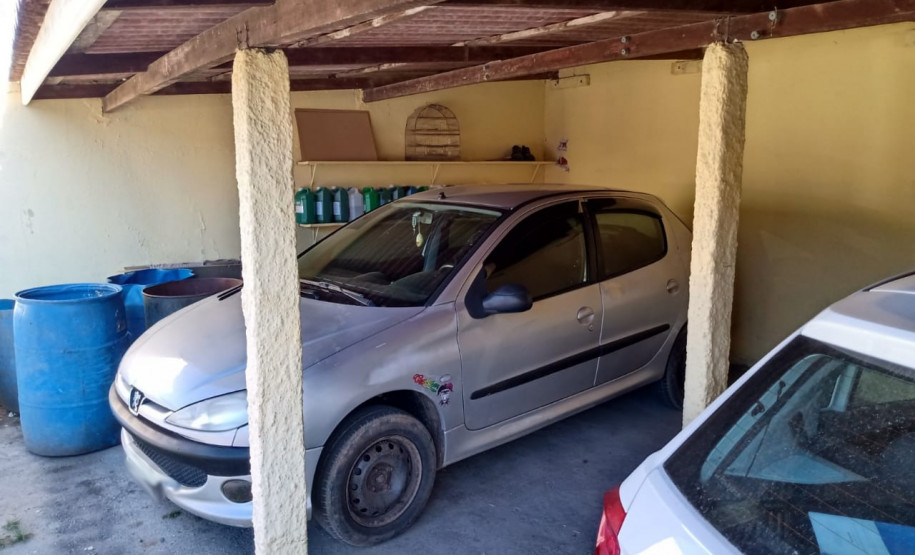 Veículo de suspeito de homicídio apreendido em Colombo aparece na foto