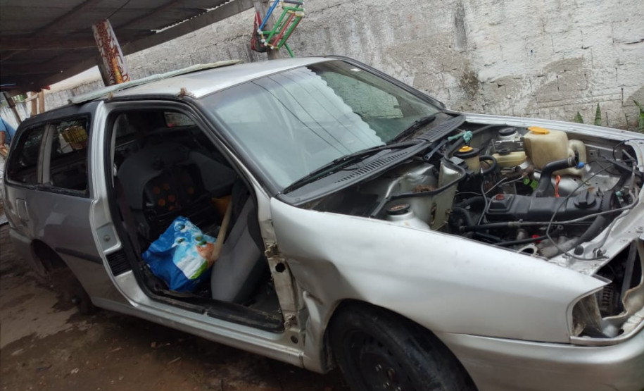 Veículo com peças removidas