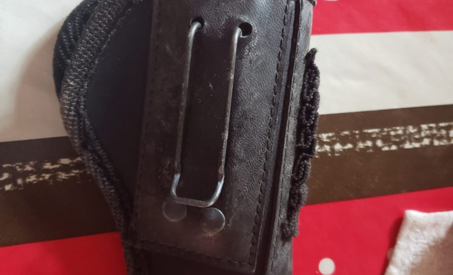 Policiais civis cumprem mandado em casa de suspeitos de tentativa de homicídio em Guaratuba