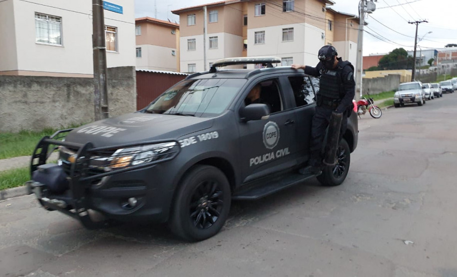 policiais em operação