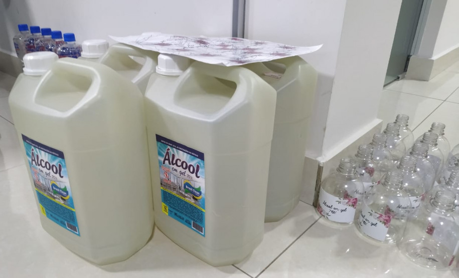 Garrafas apreendidas com álcool gel