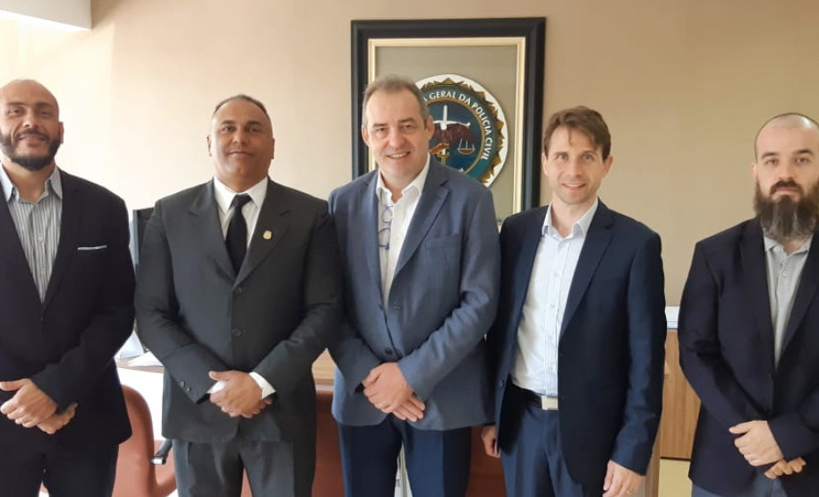 Policiais posando para foto