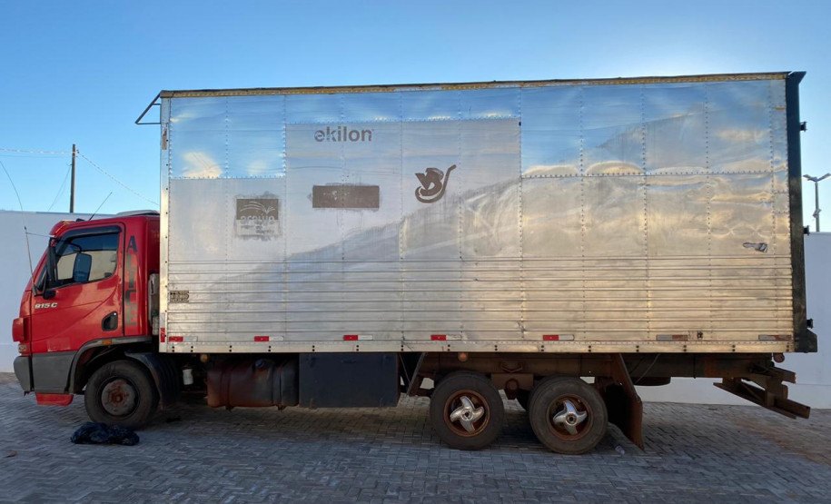 Caminhão que transportava o contrabando