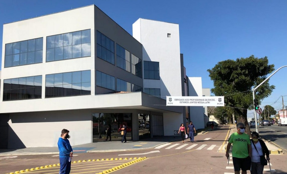 Faixa em frente ao HT