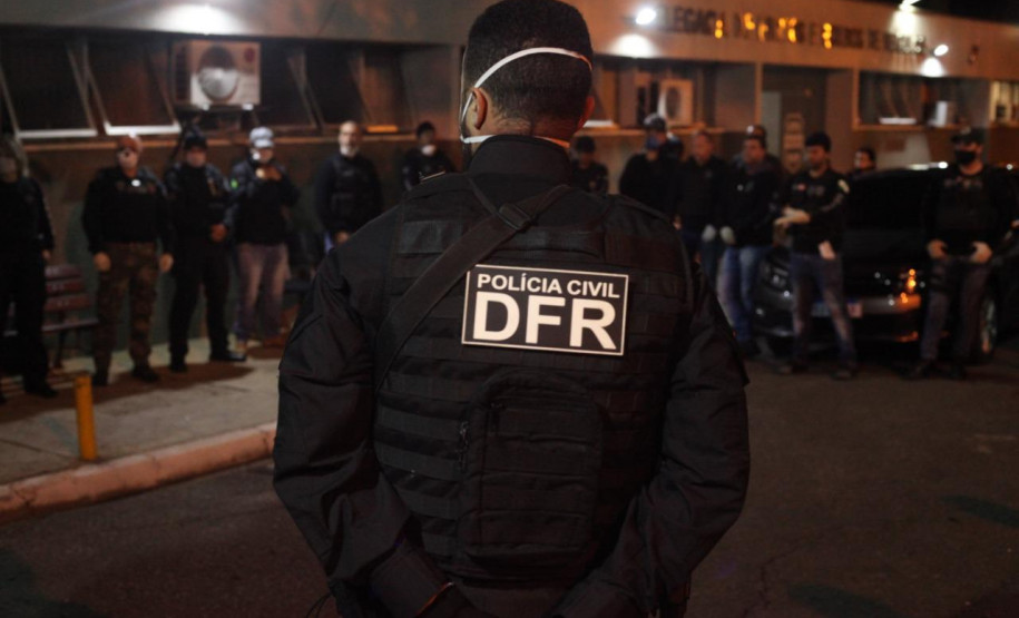 Policial civil na operação