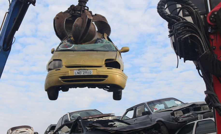 PCPR retira mais de 1,3 mil veículos de pátio na RMC