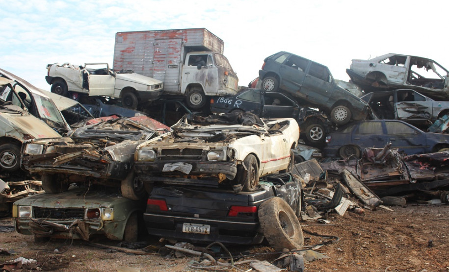 PCPR retira mais de 1,3 mil veículos de pátio na RMC