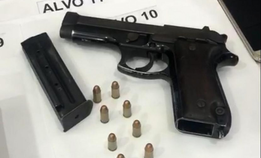 Pistola apreendida na ação