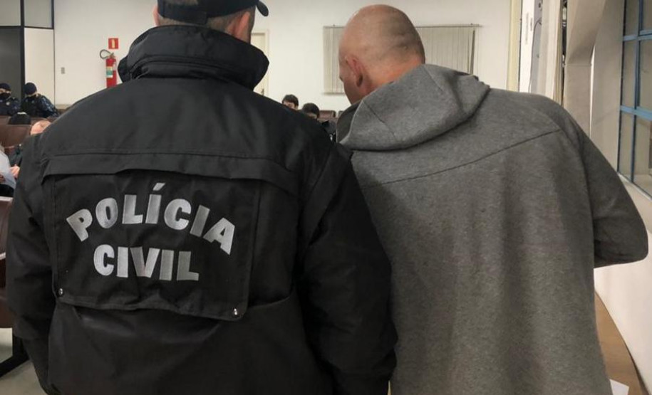 Policiais civis em preparo para a operação