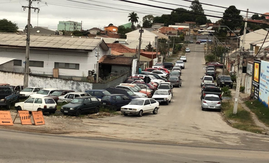 Véiculos na delegacia da PCPR