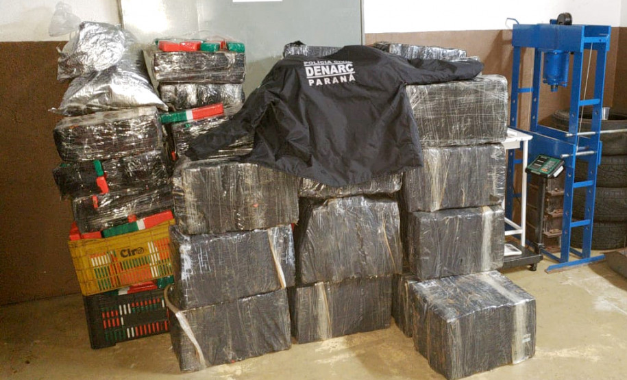 Vários pacotes de droga apreendida