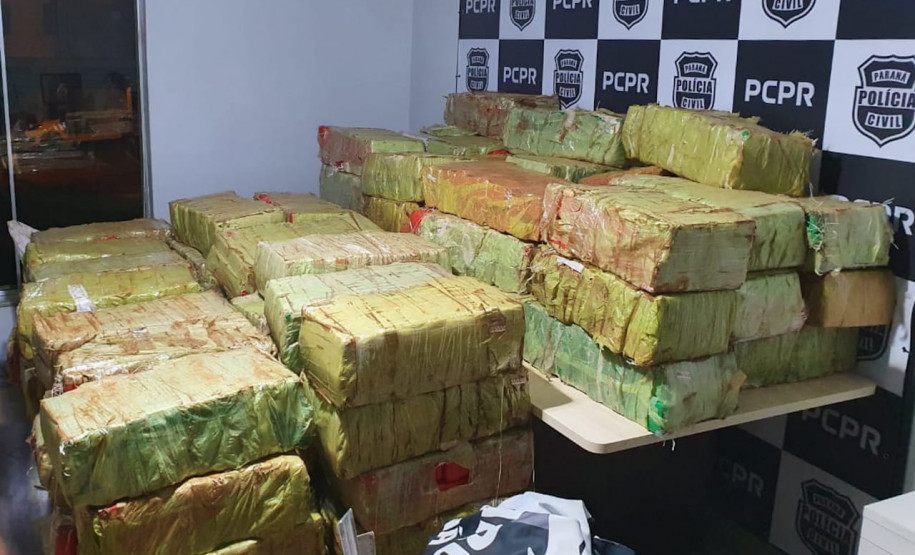 Vários pacotes de droga apreendida