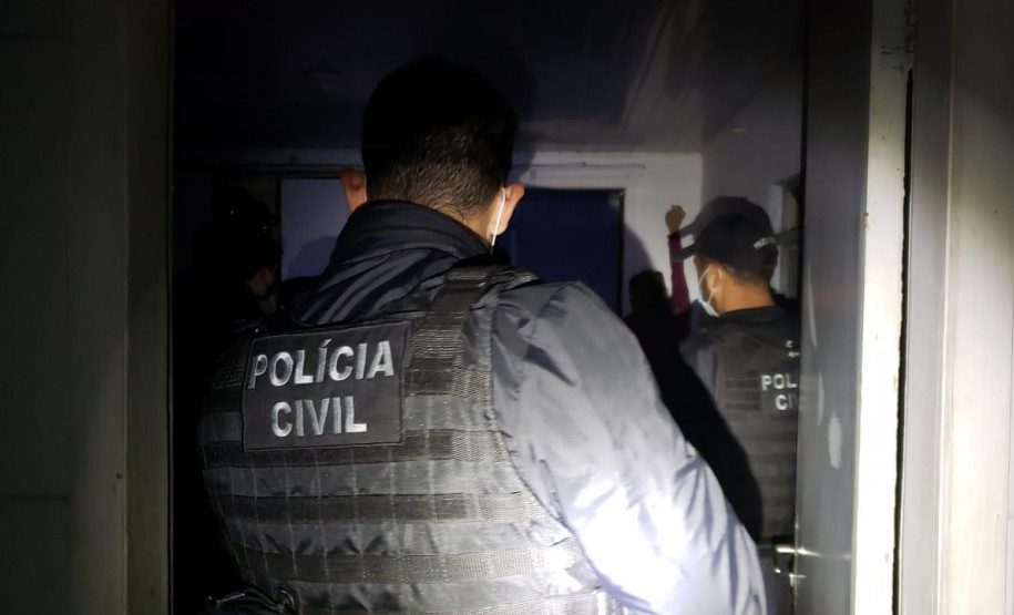 Policiais civis em operação