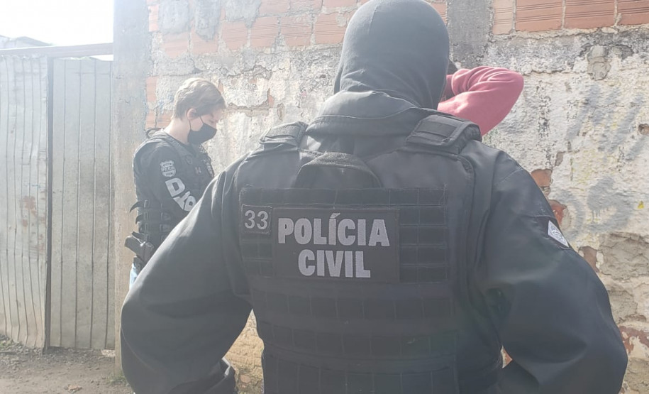 PCPR prende foragido da justiça e recupera carro roubado em operação no Parolin