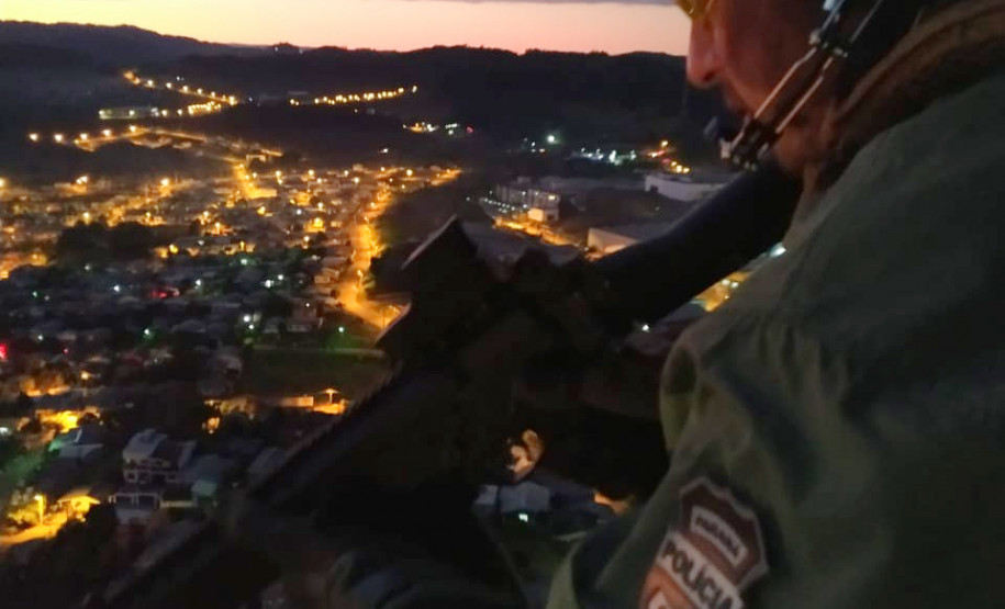 Policial civil em helicopter da PCPR