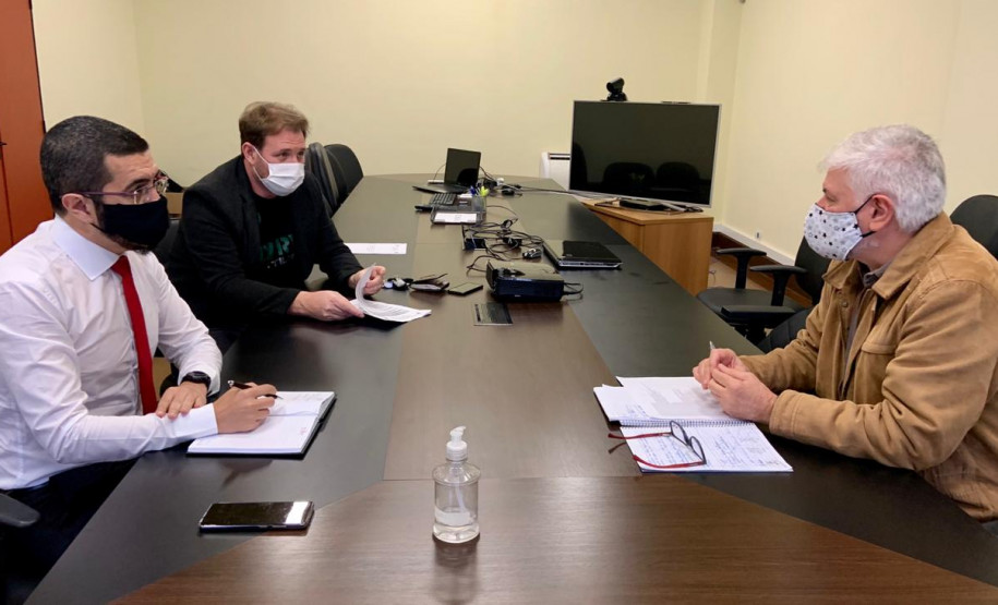 Reunião dos representantes da policia civil e da banca examinadora